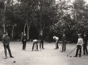 Игра в крокет в саду на Погодинской ул, д. 8, Москва. Примерно 1910 г. Фотография связана с Всеволодом Петровичем Кащенко.